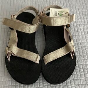 Women’s Teva Sandals NWT Size 6